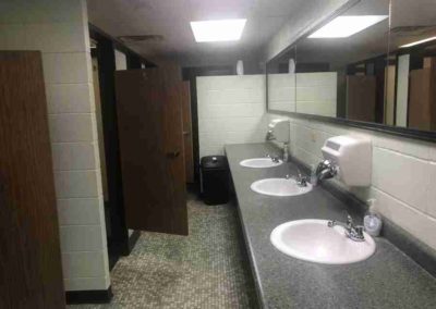 Little Rock KOA Mens Bath